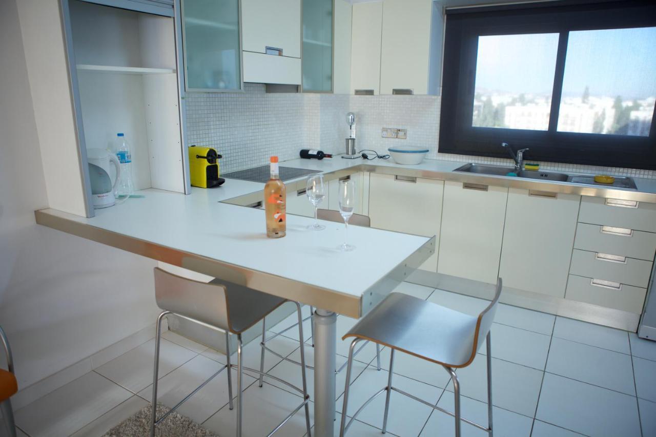 Seaside Spacious Apartment With Sea View Limasol Buitenkant foto